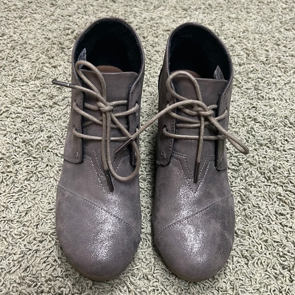 Tom’s booties